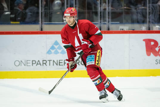 MoDos Sam Vigneault innan ishockeymatchen i SHL mellan MoDo