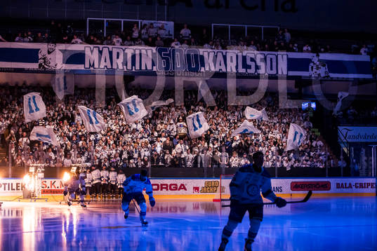 TIFO för Leksands Martin Karlsson innan ishockeymatchen i
