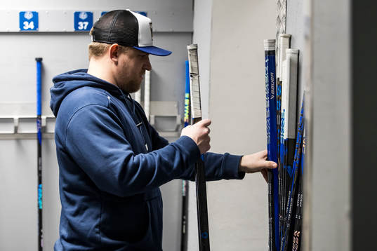 Leksands materialförvaltare Jesper Korning innan