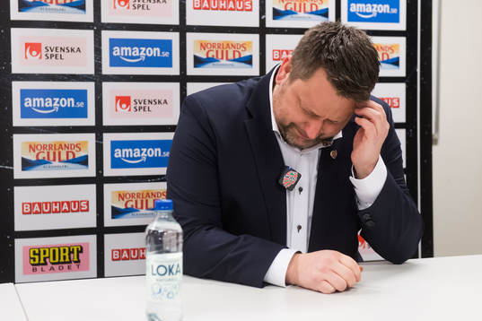 MoDos tränare Mattias Karlin på presskonferensen