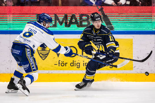 Leksands Matt Caito och HV71s Henrik Borgström