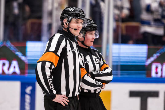 Domare Daniel Eriksson och Domare Alexander Österberg
