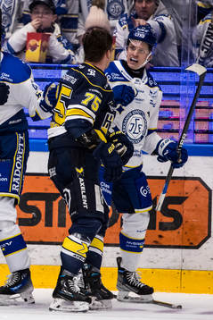 Leksands Martin Karlsson och HV71s Radan Lenc