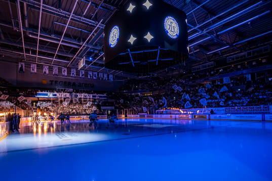 TIFO för Leksands Martin Karlsson innan ishockeymatchen i