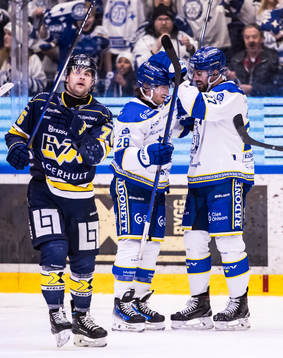 Leksands Justin Glenn Kloos och Marek Hrivik jublar