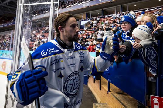 Leksands Max Veronneau innan ishockeymatchen i SHL mellan