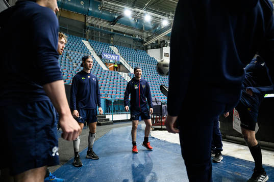 Djurgårdens Anton Gradin och målvakt Hugo Hävelid