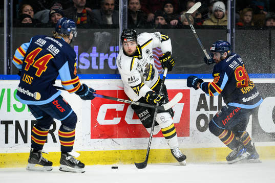 AIKs Branden Troock mot Djurgårdens Olle Liss och Kevin