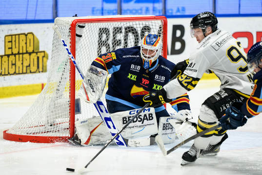 Djurgårdens målvakt Viktor Andrén och AIKs Zion Nybeck