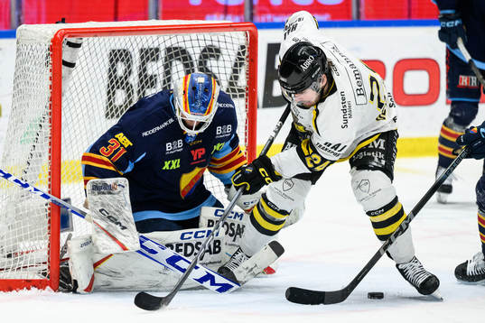 Djurgårdens målvakt Viktor Andrén och AIKs Arvid