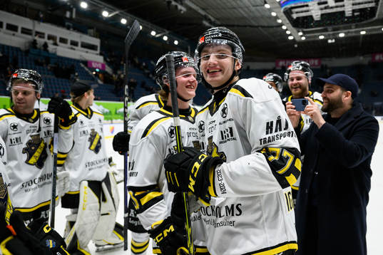 AIKs Rasmus Rudslätt och William Ignberg Nilsson jublar