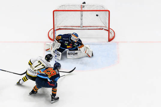 AIKs William Ignberg Nilsson gör 0-2 på Djurgårdens
