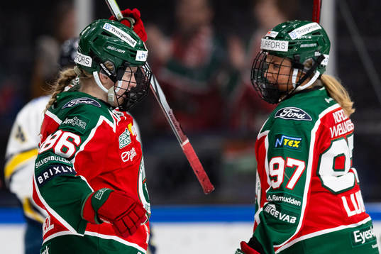 Frölundas Tuva Kandell jublar ihop med Sofie Lundin