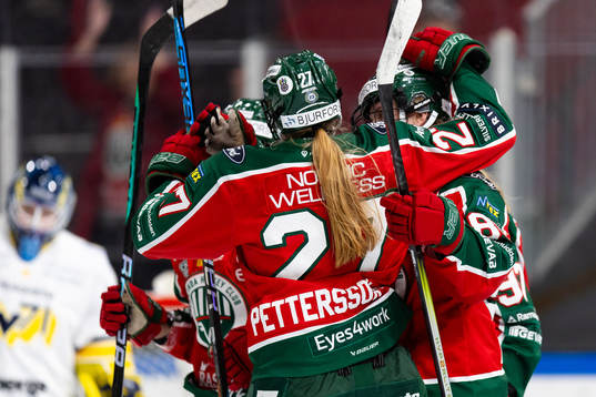 Frölundas Tuva Kandell jublar med lagkamrater