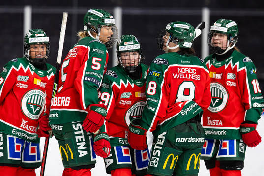 Frölundas Felizia Wikner-Zienkiewicz jublar med lagkamrater