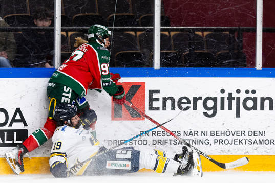 Frölundas Sofie Lundin och HV71s Klara Seroiszkova
