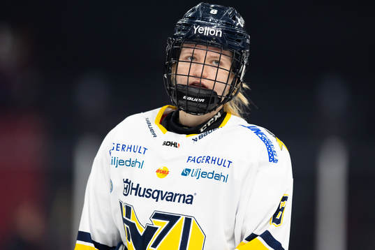 HV71s Hilda Svensson  innan ishockeymatchen i SDHL mellan