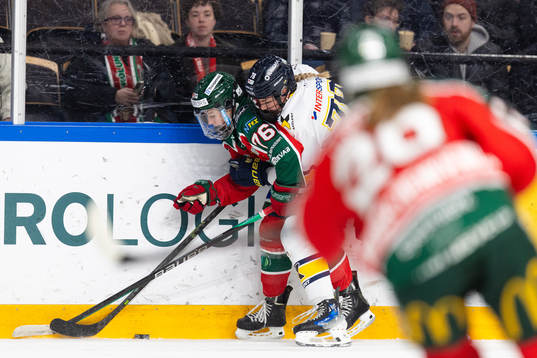 Frölundas Liliane Perreault och HV71s Elin Svensson