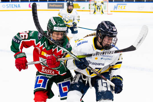 Frölundas Emilia Bergeby Hallbeck och HV71s Mira Jungåker