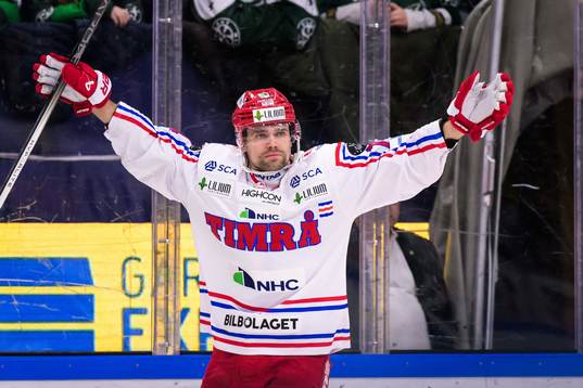 Timrås Emil Pettersson jublar