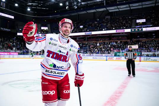 Timrås Jonathan Dahlén jublar