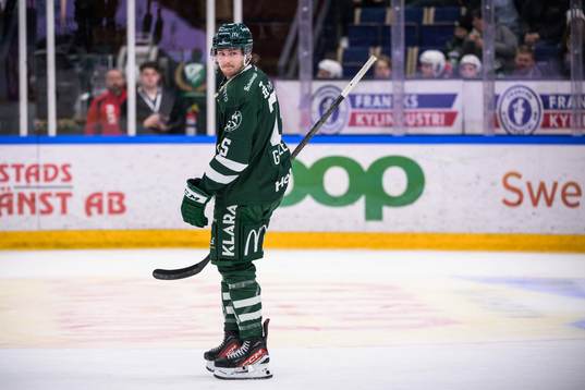 Färjestads Jeremy Salvas Groleau lämnar isen