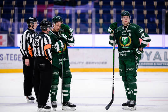 Färjestads Magnus Nygren och Victor Ejdsell deppar