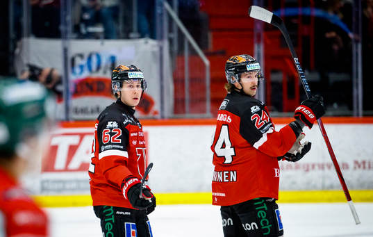Örebros Robert Leino och Hannes Björninen deppar vid 0-1