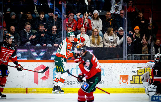 Frölundas David Edstrom jublar vid 0-1
