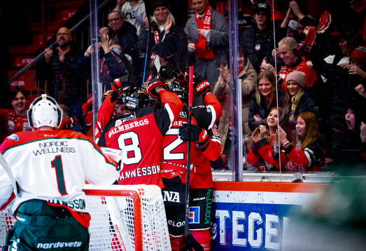 Örebros Robert Leino jublar vid 1-1