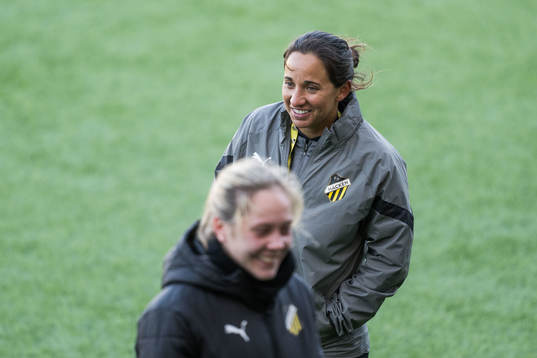 Assistant coach Bri Campos of Häcken