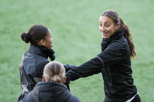 Felicia Schröder and Rusul Rosa Kafaji of Häcken