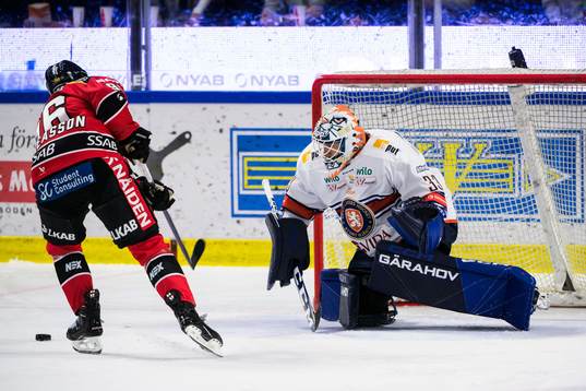 Luleås Pontus Andreasson missar straff på Växjös Emil