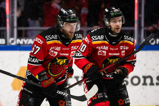 Luleås Linus Omark och Einar Emanuelsson jublar