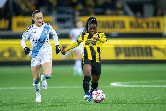 Julie Dufour of Paris FC and Monica Jusu Bah of Häcken