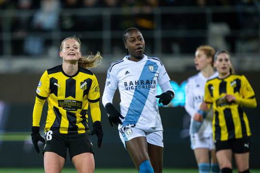Anna Anvegård of Häcken and Tennisoun Sissoko of Paris FC