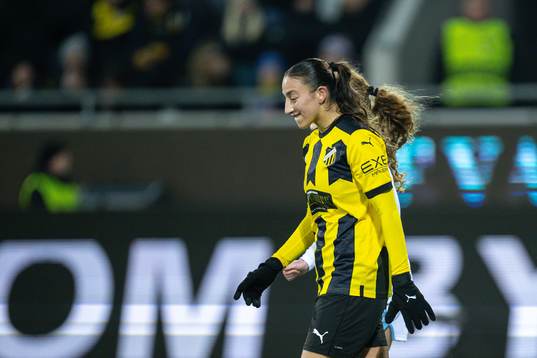 Rusul Rosa Kafaji of Häcken looks dejected