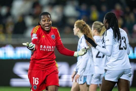 Goalkeeper Chiamaka Nnadozie of Paris FC reacts