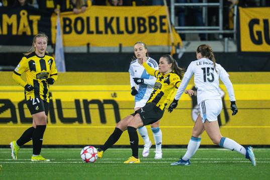 Johanna Fossdalsá Sørensen and Hanna Wijk of Häcken