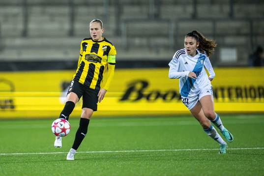 Filippa Curmark of Häcken and Louna Ribadeira of Paris FC
