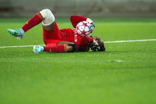 Goalkeeper Chiamaka Nnadozie of Paris FC in pain