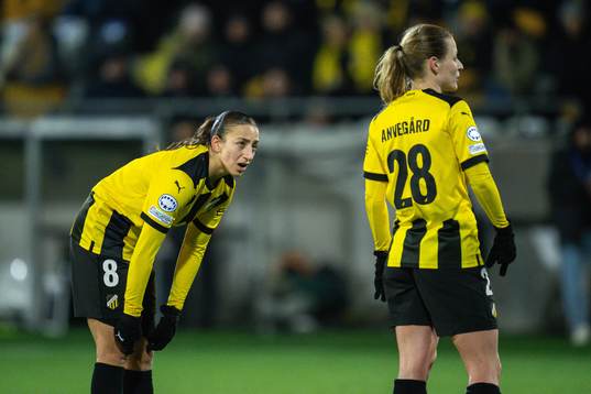 Rusul Rosa Kafaji and Anna Anvegård of Häcken