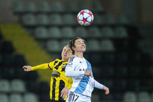Filippa Curmark of Häcken and Gaetane Thiney of Paris FC