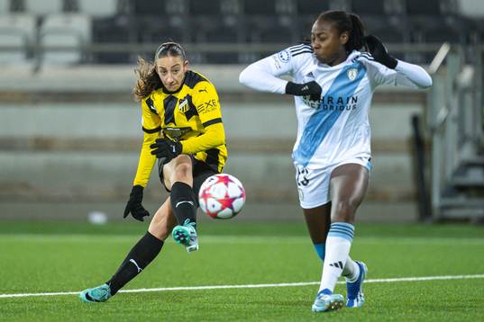 Rusul Rosa Kafaji of Häcken and Tennisoun Sissoko of Paris