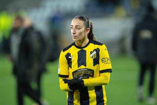 Rusul Rosa Kafaji of Häcken looks dejected