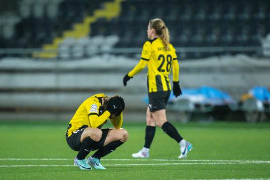 Rusul Rosa Kafaji of Häcken looks dejected afte the UEFA