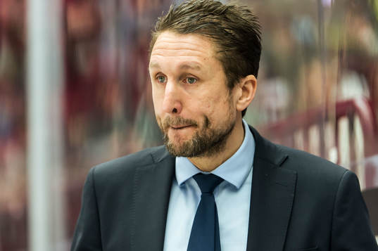 Malmö Redhawks tränare Tomas Kollar deppar