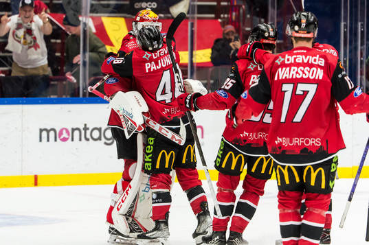 Malmö Redhawks målvakt Adam Werner och Lauri Pajuniemi