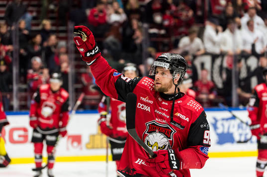 Malmö Redhawks Carl Persson jublar