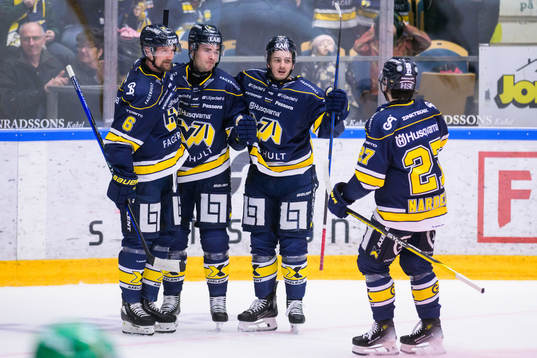 HV71s Nicholas Shore jublar